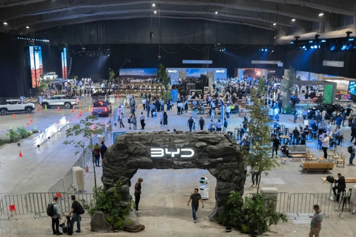 比亚迪首款皮卡BYD SHARK墨西哥首发2.jpg
