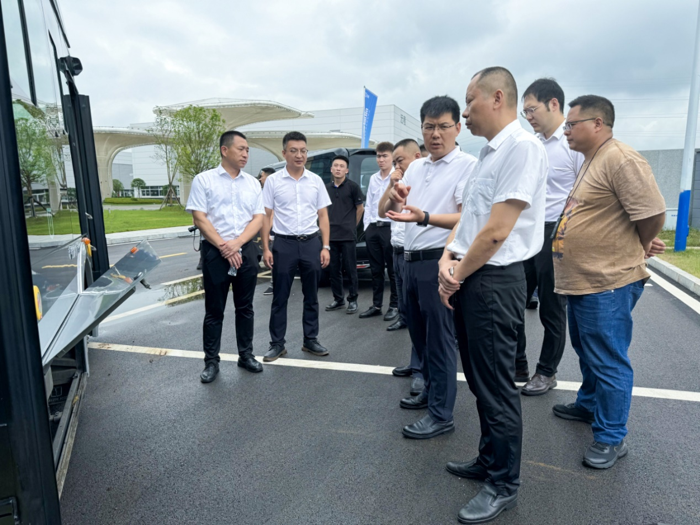 品质出行，携手共赢！6月12日，远程新能源商用车集团湘潭设备更新产品推介会于湘潭基地成功举行。湘潭市政府、市及郊区县交通运输局、市城发集团、市交运集团、远程新能源商用车携旗下客车、超级VAN、轻商产品线相关领导、负责人及媒体出席本次活动