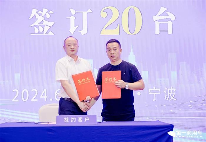 6月15日，东风商用车龙擎3.0燃气新品在宁波上市发布。宁波港口车物流行业200位客户、30家物流公司及东风商用车相关业务单位负责人参会。
