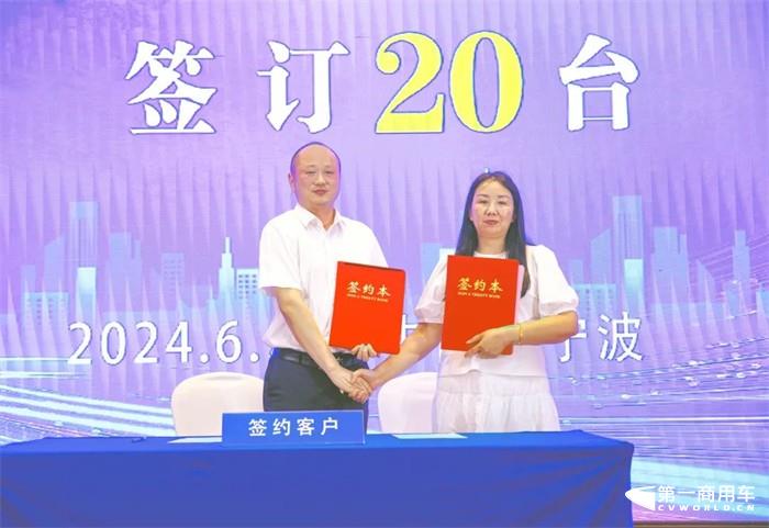 6月15日，东风商用车龙擎3.0燃气新品在宁波上市发布。宁波港口车物流行业200位客户、30家物流公司及东风商用车相关业务单位负责人参会。