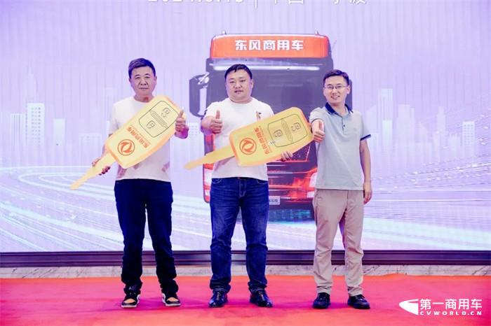 6月15日，东风商用车龙擎3.0燃气新品在宁波上市发布。宁波港口车物流行业200位客户、30家物流公司及东风商用车相关业务单位负责人参会。