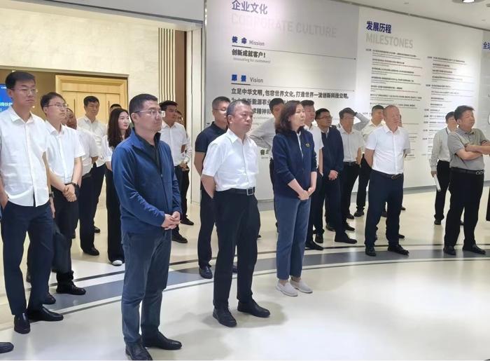 今年1-5月，我国商用车整体销售达到173.1万辆，其中，轻型商用车累计销量突破80.6万辆，几乎掌控了市场的“半边天”。与上年同期相比，我国轻卡产销呈稳步增长态势，部分企业的轻卡月度销量达到“万辆级