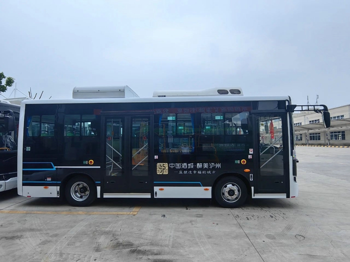 近日，中车又有40台新能源公交车亮相“中国酒城”泸州，在旅游观光线路“上岗”运营。截至目前，已有171台中车新能源公交车穿梭在泸州大街小巷，为推动泸州绿色发展、建设高品质生活宜居地作出了积极贡献。