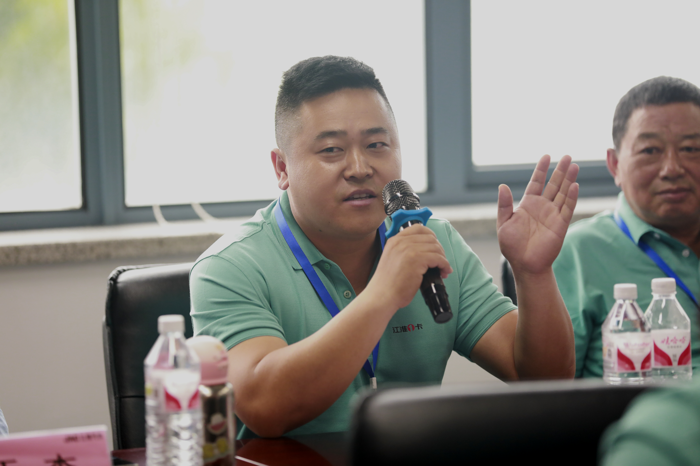 “自动化程度比我想象中还要高”“之前只知道江淮1卡好，没想到工厂也这么先进”“今天重点看了电动轻卡，现在可以安心购买了”……在江汽集团六十周年之际，江淮1卡特邀价值用户走进高端与纯电动轻卡生产基地，并进行了面对面交流。大家说了啥，都在关注什么，有哪些精彩分享？一起来看看吧