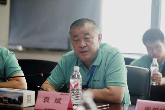 “自动化程度比我想象中还要高”“之前只知道江淮1卡好，没想到工厂也这么先进”“今天重点看了电动轻卡，现在可以安心购买了”……在江汽集团六十周年之际，江淮1卡特邀价值用户走进高端与纯电动轻卡生产基地，并进行了面对面交流。大家说了啥，都在关注什么，有哪些精彩分享？一起来看看吧