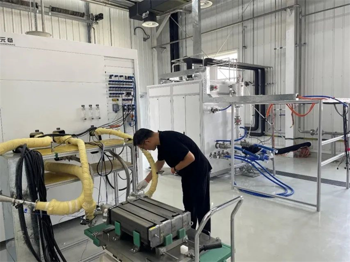 日前，随着首批自主130kW成品电堆装车发运的完成，宣告佛山迪一元素新能源科技有限公司（简称迪一元素）提前实现批量投产。


