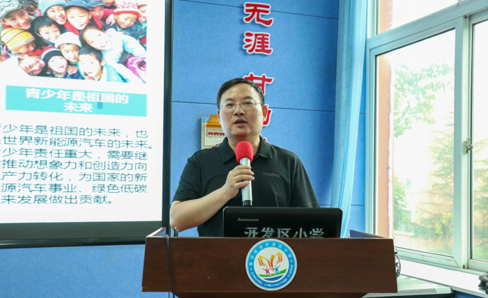 7月初，中国汽车工程学会联合中国汽车报社，江淮1卡走入千年古城、清照故里、齐鲁花都的青州，在青州经济开发区小学、青州市云门山路回民小学举行了“2024青少年汽车无限创意征集活动科普校园行”活动