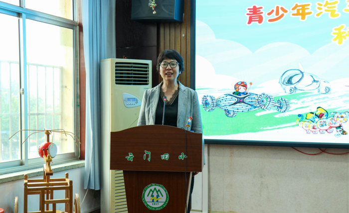 7月初，中国汽车工程学会联合中国汽车报社，江淮1卡走入千年古城、清照故里、齐鲁花都的青州，在青州经济开发区小学、青州市云门山路回民小学举行了“2024青少年汽车无限创意征集活动科普校园行”活动