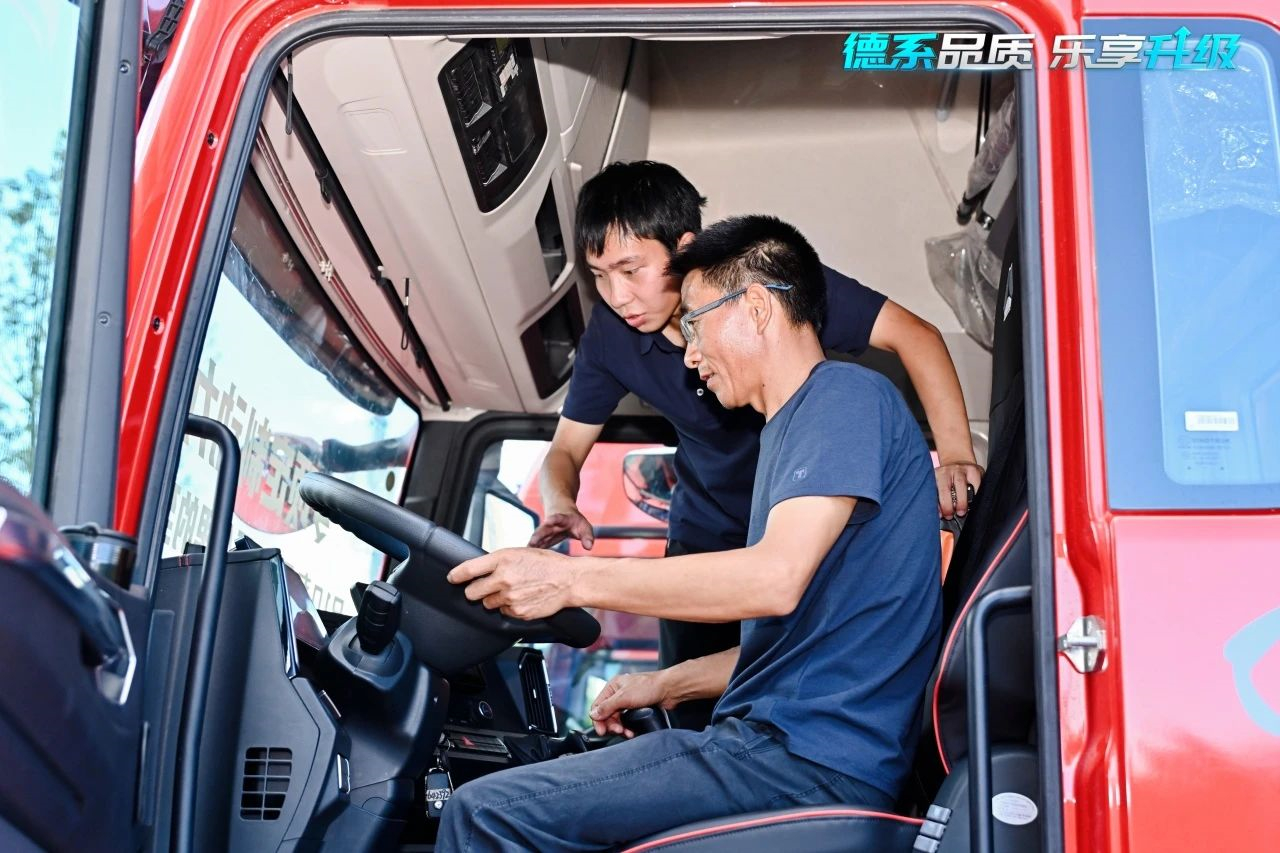 2024年8月2日，以“德系品质 乐享升级”为主题的中国重汽汕德卡 4x2 燃气载货车上市发布会在重庆盛大举行！