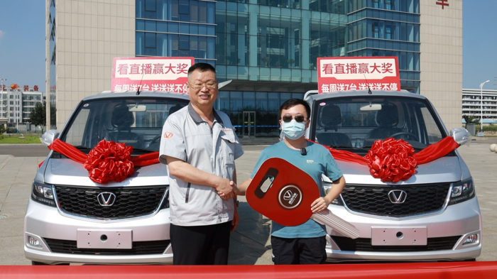 成功汽车“超级创富计划”第二批中奖者已提新车！2.png