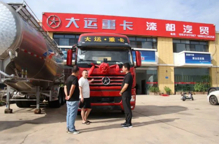 变动不居，唯变所适！智哲先贤参悟且遵循之道放在当世依然适用。河北唐山用户罗小龙面对传统燃油车辆运营成本居高不下的形势就果断求变，率先更换了天然气车型——大运N9H天然气重卡