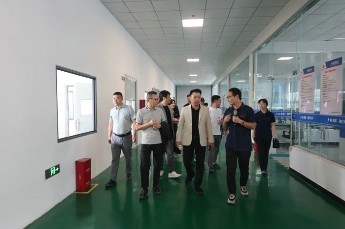 近日，少林客车与韩国LAONS公司签订了战略合作协议。双方就加强客车行业领域的合作展开了深入的交流，共同为行业发展贡献智慧与力量。