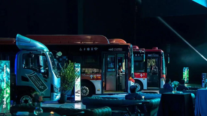 【第一商用车网 原创】近期，一汽解放、中国重汽济南卡车、潍柴动力、福田汽车、宇通客车等17家上市商用车及零部件企业相继披露2024年半年度报告。