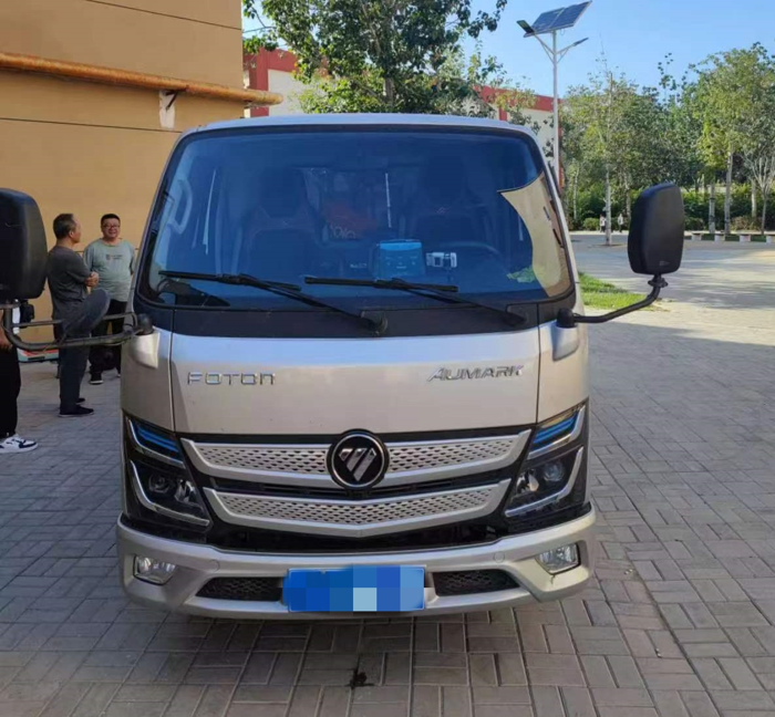 当朱师傅驾驶着货车穿梭在繁忙的公路上，无论是城市的大街小巷还是乡村的蜿蜒小道，最让他安心的莫过于那颗强劲有力的“心脏”--发动机