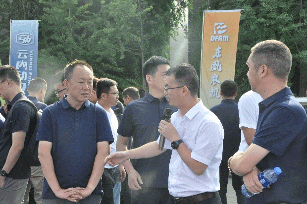 东风农机与云内动力签订战略合作协议3.gif