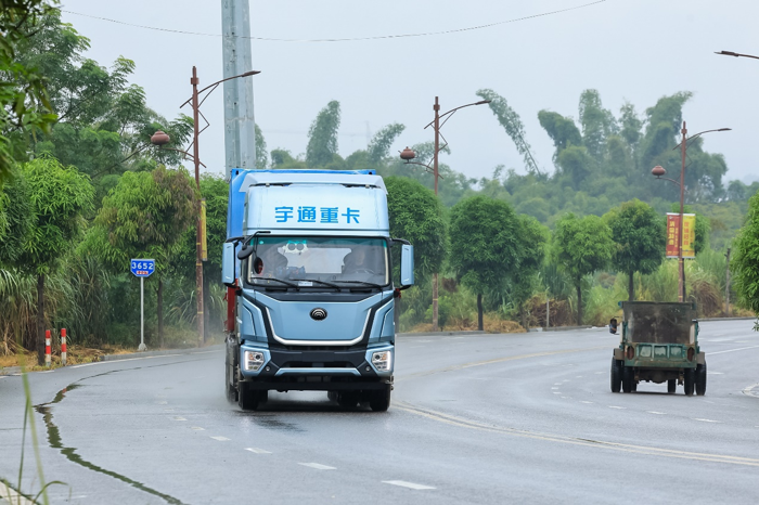 宇通重卡在全国首条长距离电动重卡线路成功运营！5.png