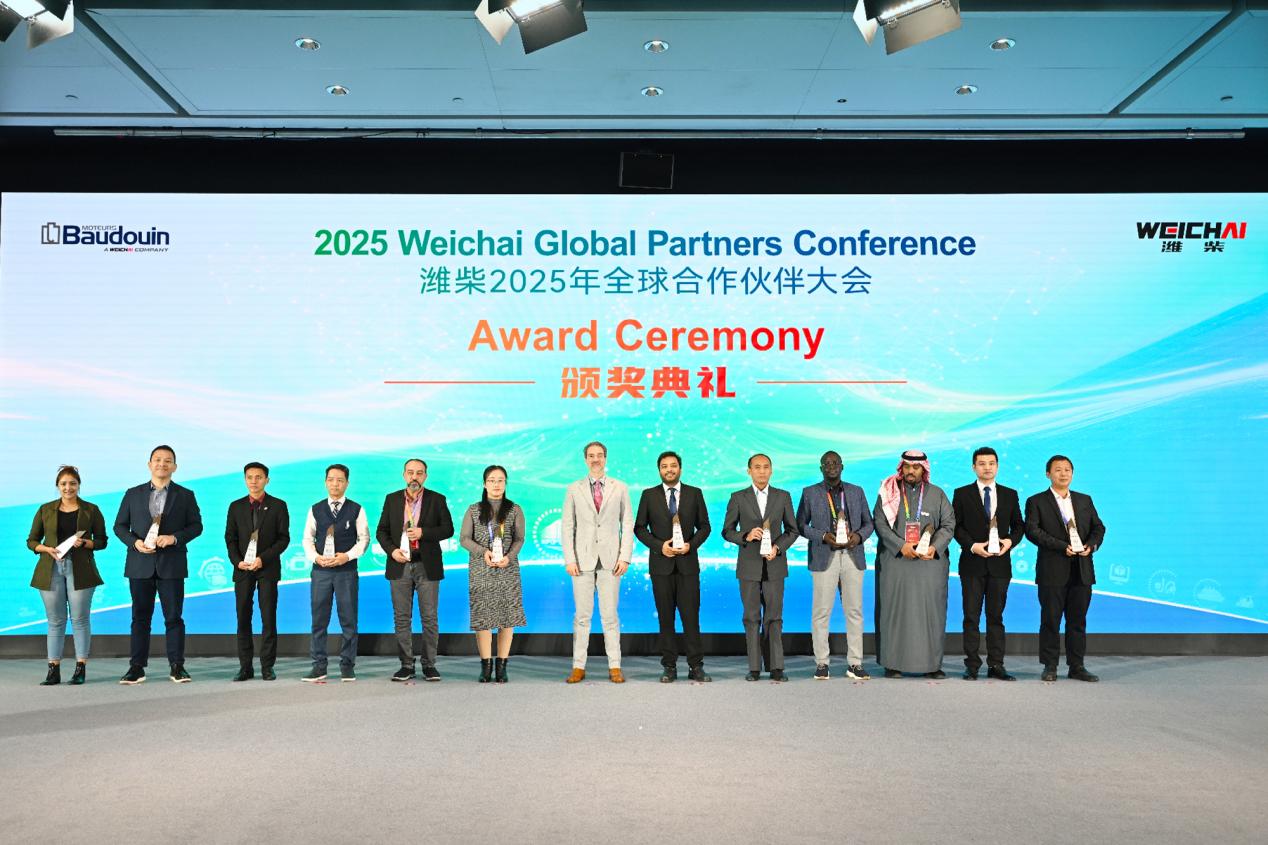12月10日，来自中东、非洲、东南亚等近40个国家和地区的全球客户朋友、合作伙伴齐聚潍柴2025年全球合作伙伴大会，共同回顾过去发展、深化合作友谊、谋划未来蓝图。 