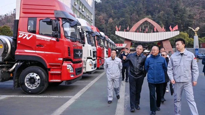 张祖同到东风商用车调研指导2.jpg