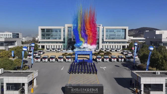 徐工新能源牵引车22.png
