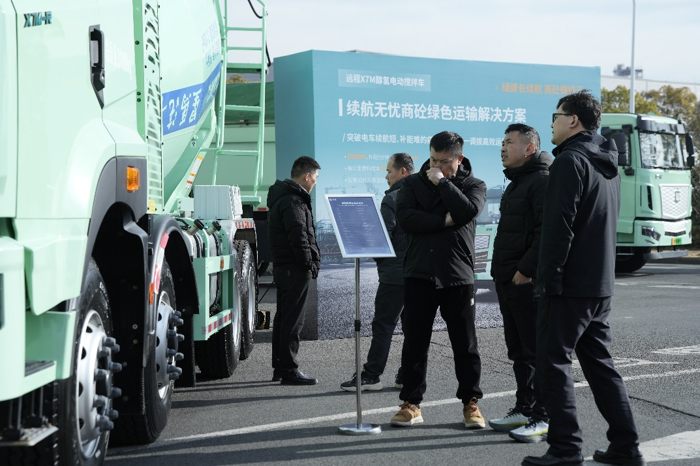 2025年1月16日，远程“价值引领 绿动湖州”醇氢电动搅拌车和自卸车湖州专项推介会圆满举办。推介会现场，远程X7M醇氢电动搅拌和自卸车凭借经济高效、绿色环保等优势受到在场嘉宾的特别关注，此外远程纯电搅拌车、自卸车也同步亮相，助力湖州绿运升级，开启城建运输场景绿色可持续发展全新进程