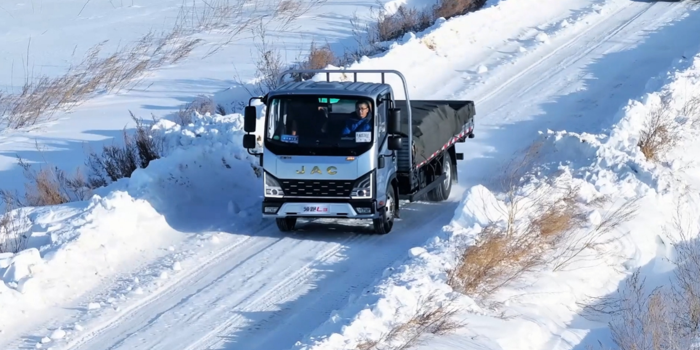 黑河市，中国的极北之地，这里的冬日气温低至零下40℃，冰雪覆盖，泼水成冰。这里是车辆性能的极限考场，唯有稳定性与操控性兼优的强者敢于挑战