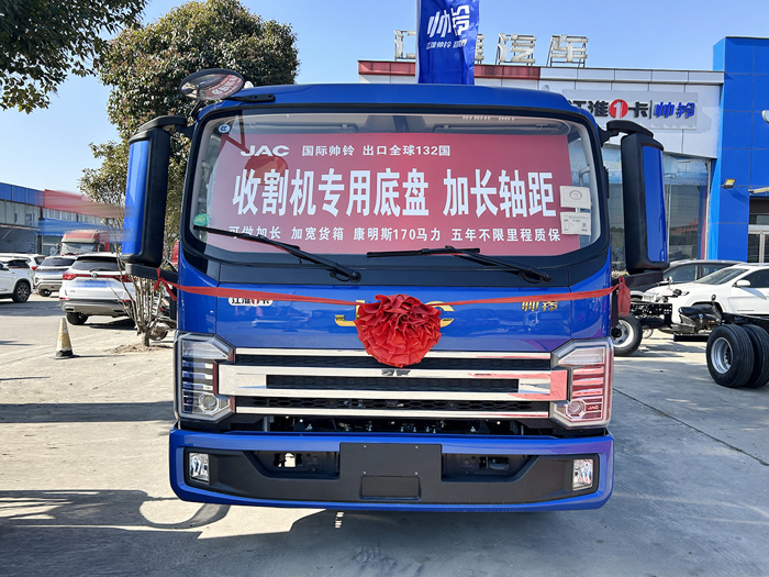 现代化农业的高效发展，离不开机械化生产。江淮1卡帅铃，精研农业机械化行业特性和收割机用户的用车需求，多年来凭借敏锐的市场洞察力和产品创新力，不断为收割机用户提供更高品质的农机背载车和更全面周到的贴心服务，以科技赋能农业机械化的高效发展，赢得了市场和用户的广泛赞誉