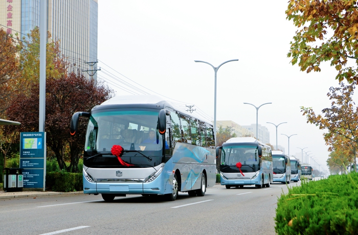 又一批H9高端定制旅团客车发往云南.jpg