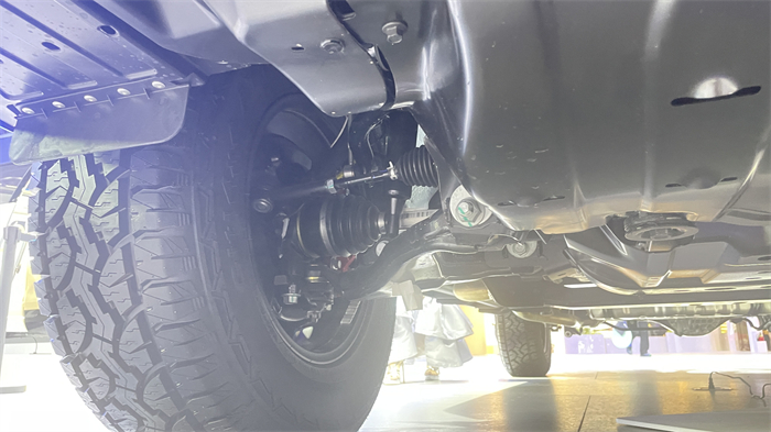 【第一商用车网 原创】在传统认知中，皮卡属于工具车，是田间地头的“搬运工”。但随着用户需求升级，皮卡的角色正悄然转变——城市通勤、户外越野、露营等多场景需求催生了“玩乐型皮卡”的兴起。用户既要“装得下货物”，也要“玩得转生活”，而混动技术的加持，恰好解决了传统燃油皮卡高油耗及纯电车型续航焦虑的痛点。