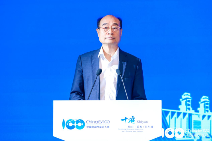 5月15日，专用车产业创新发展大会暨专用车科技展（2025）于十堰成功召开。大会围绕“推进高端化 迈向智能化 提升专用车产业发展生态”主题，共举办1场开幕大会，1场高端闭门研讨会，1场技术交流研讨会，1场产业链对接活动和1场专用车科技展，汇聚了行业专家、企业家等数百位与会嘉宾就专用车产业的创新发展、市场趋势、国际化路径、政策环境等议题进行深入讨论与交流
