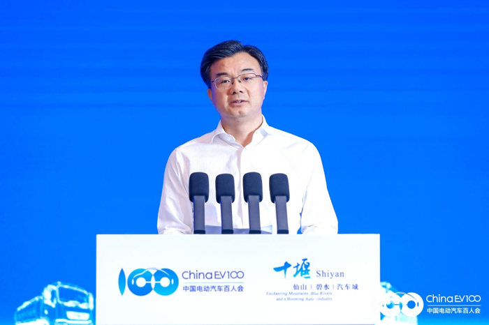 5月15日，专用车产业创新发展大会暨专用车科技展（2025）于十堰成功召开。大会围绕“推进高端化 迈向智能化 提升专用车产业发展生态”主题，共举办1场开幕大会，1场高端闭门研讨会，1场技术交流研讨会，1场产业链对接活动和1场专用车科技展，汇聚了行业专家、企业家等数百位与会嘉宾就专用车产业的创新发展、市场趋势、国际化路径、政策环境等议题进行深入讨论与交流