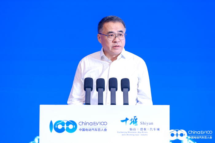 5月15日，专用车产业创新发展大会暨专用车科技展（2025）于十堰成功召开。大会围绕“推进高端化 迈向智能化 提升专用车产业发展生态”主题，共举办1场开幕大会，1场高端闭门研讨会，1场技术交流研讨会，1场产业链对接活动和1场专用车科技展，汇聚了行业专家、企业家等数百位与会嘉宾就专用车产业的创新发展、市场趋势、国际化路径、政策环境等议题进行深入讨论与交流