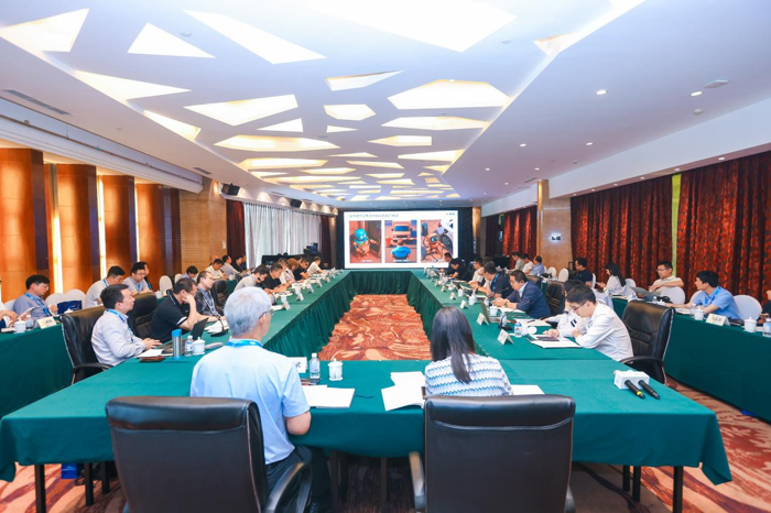 5月15日，专用车产业创新发展大会暨专用车科技展（2025）于十堰成功召开。大会围绕“推进高端化 迈向智能化 提升专用车产业发展生态”主题，共举办1场开幕大会，1场高端闭门研讨会，1场技术交流研讨会，1场产业链对接活动和1场专用车科技展，汇聚了行业专家、企业家等数百位与会嘉宾就专用车产业的创新发展、市场趋势、国际化路径、政策环境等议题进行深入讨论与交流