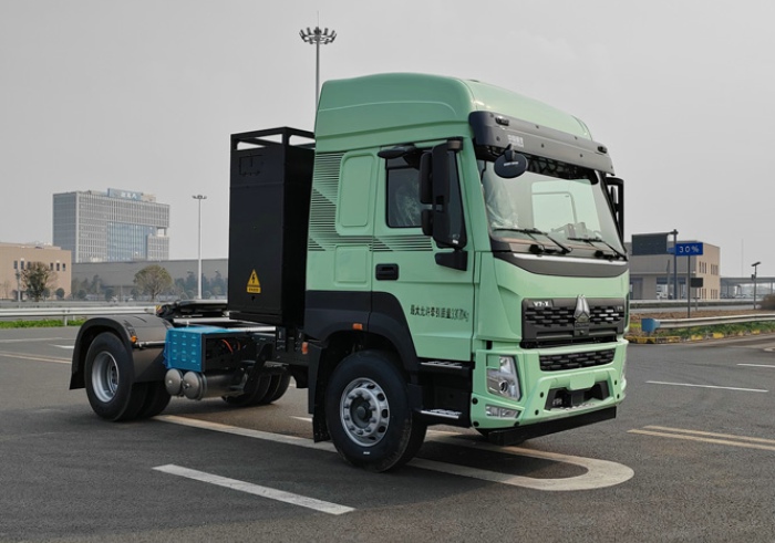 重汽豪沃换电式纯电动牵引车.jpg