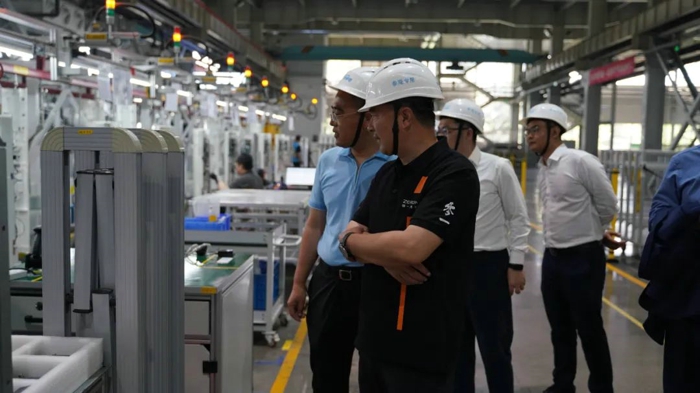2025年5月20日，江苏零一汽车科技有限公司（以下简称“零一汽车”）与特来电新能源股份有限公司（以下简称“特来电”）正式签署战略合作协议，双方将围绕新能源重卡推广、充电网布局、技术协同创新及数据共享等领域展开深度合作，共同推进新能源汽车与充电基础设施的协同发展，助力“双碳”目标实现。零一汽车创始人&总裁张红松、创始人＆首席运营官张伟，特来电总裁郭永光、副总裁刘忠诚等出席签约仪式