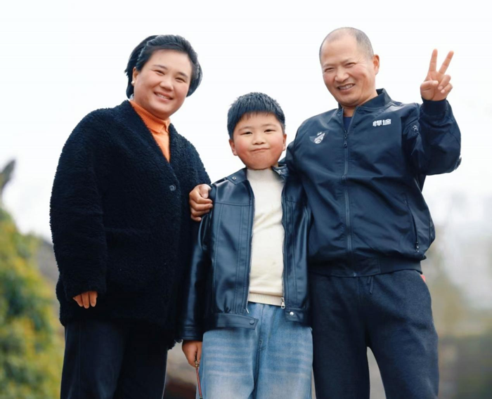 在这个不再将爱藏于心底的时代，年轻人对爱情的诠释已从传统的单向付出转向“彼此成就、共同奔赴”的双向关系。为了让“皮卡式爱情”被更多人看到，江淮皮卡发起了一场以真实用户故事为核心的520主题共创活动，讲述新时代伴侣携手并肩的动人故事，让理想生活“落地有声