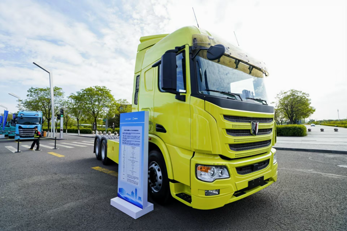 联合重卡电麒麟换电牵引车.png