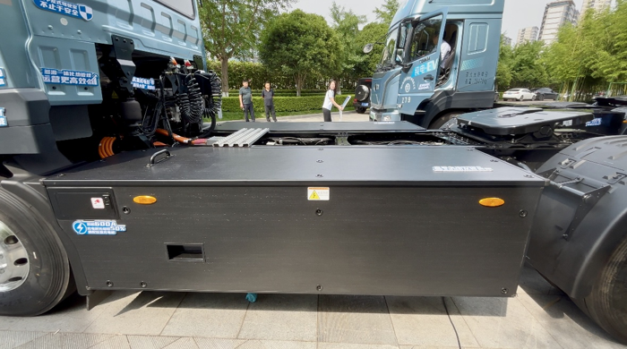 测评宇通T400 4×2港口牵引车5.png