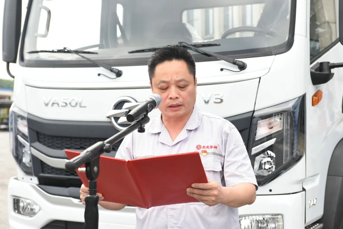 东风华神首批环卫车出口美洲8.jpg