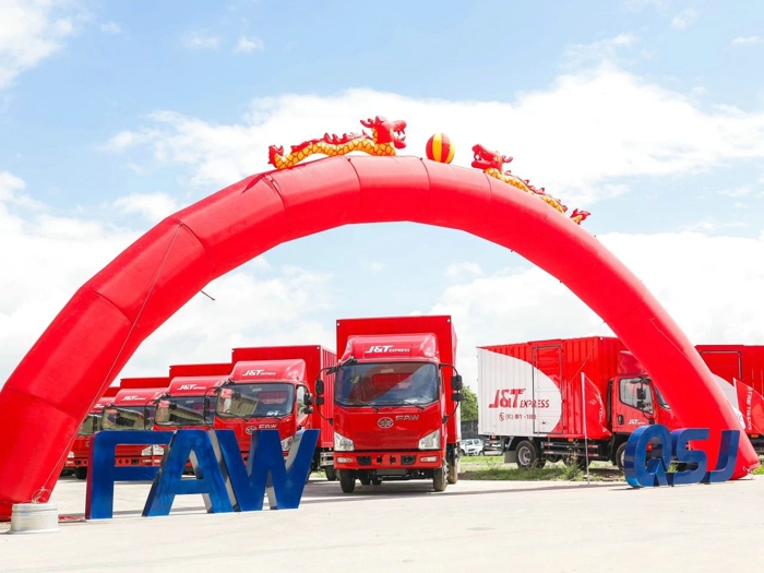 一汽解放成功交付36台菲律宾J&T EXPRESS物流用车.jpg