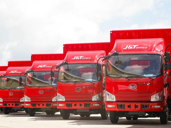 一汽解放成功交付36台菲律宾J&T EXPRESS物流用车2.jpg