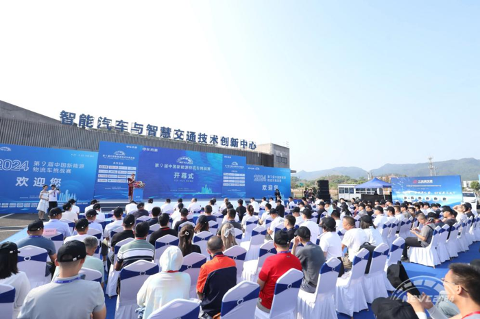 2016年，当新能源物流车市场尚处萌芽阶段，第一届中国新能源物流车挑战赛在行业先锋——深圳政府的推动下应运而生。这一年，财政部等四部委明确调整新能源汽车补贴政策，强化新能源核心技术要求，行业发展进入“政策+技术”引导新阶段，而挑战赛的诞生，恰如一声春雷，为新能源物流车从实验室走向市场搭建了关键桥梁