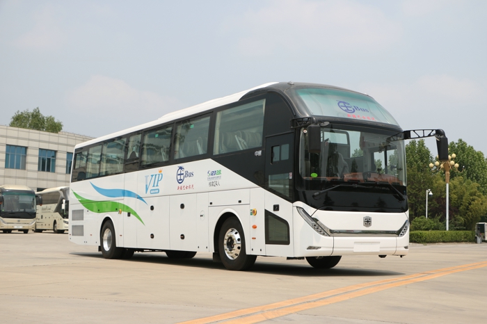 近日，中通客车再次向新疆巴士国际旅游运输有限公司（以下简称“新疆巴士旅汽”）交付批量H系旅团客车。这是双方携手共进六年来的又一次深度合作，将为新疆旅游客运服务的高质量发展增添新动力。