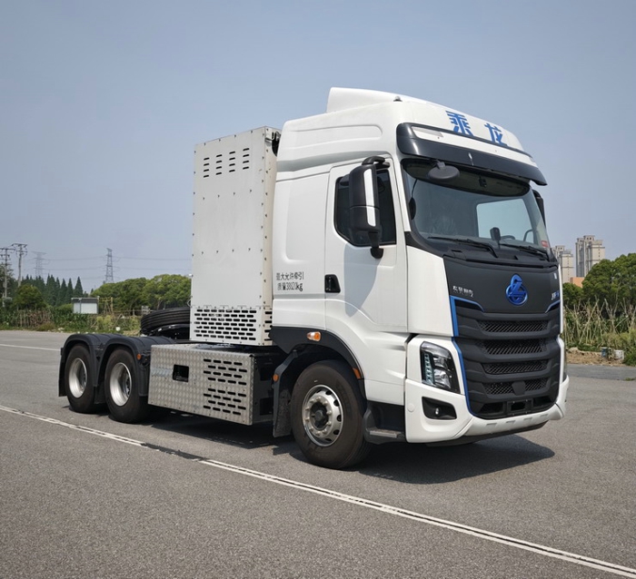 乘龙燃料电池牵引车.jpg