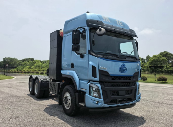 乘龙换电式纯电动半挂牵引车2.jpg