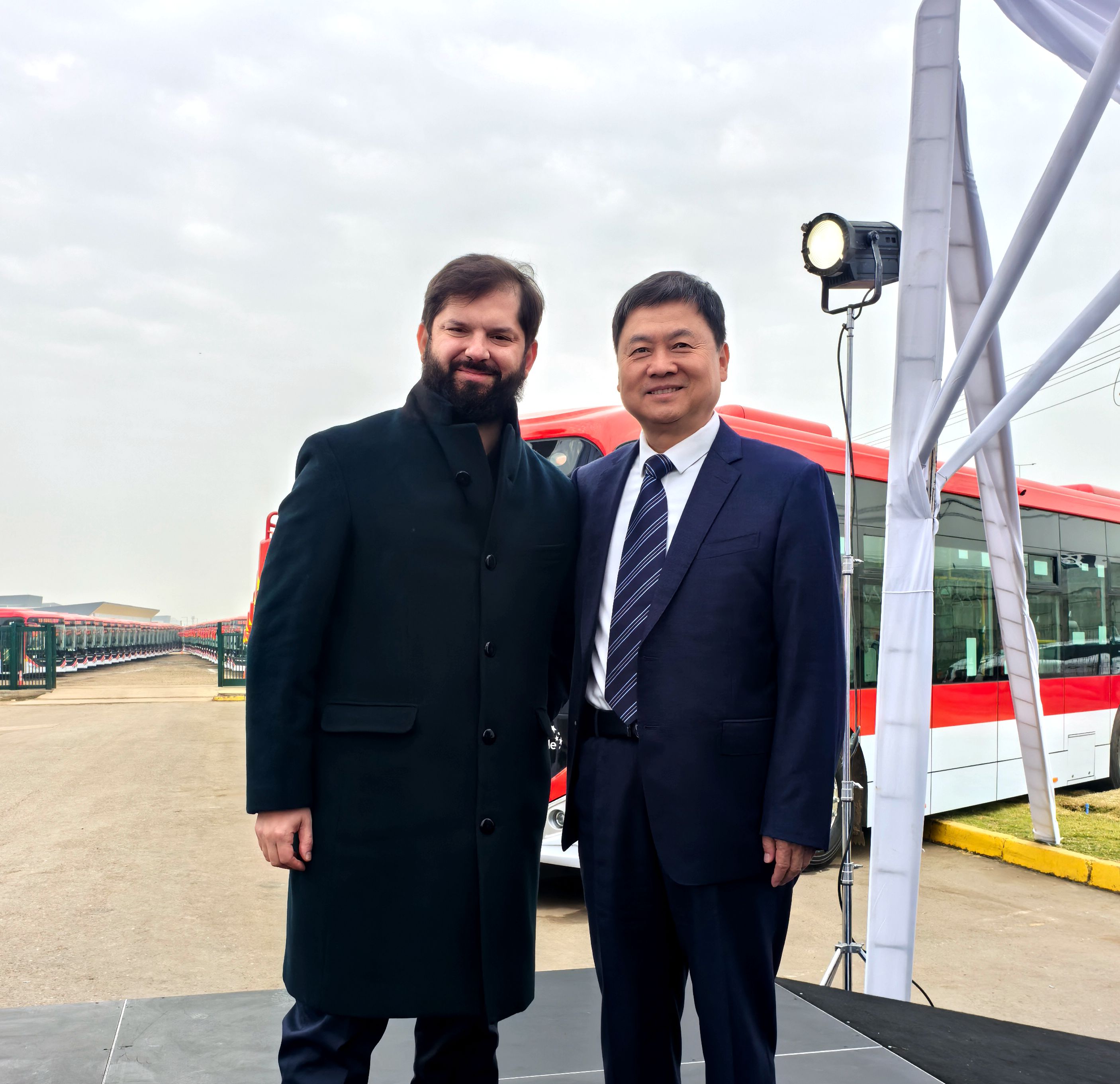 智利总统博里奇出席仪式并点赞中国智造.jpg