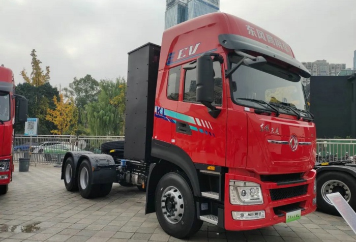 东风天龙KL纯电牵引车.jpg