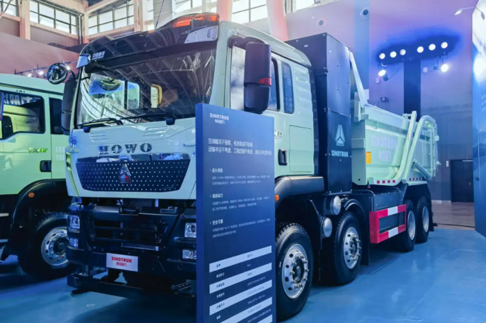 重汽豪沃TX 612kW充电自卸车.png