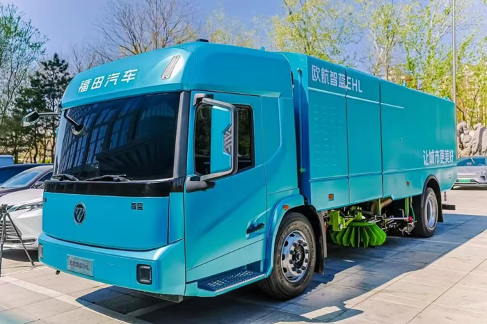 7月29日，以“争创世界一流商用车企业”为主题的福田汽车2025年中商务会欧航欧马可事业部分会在北京盛大举行，这场行业盛会不仅是对上半年成果的总结，更是对未来战略的前瞻布局。作为福田汽车高端战略品牌，福田欧航欧马可始终秉持“以用户为中心”研发理念，聚合全球优质资源打造超级卡车产品，以硬核产品力和领先科技不断探索高端商用车价值边界，持续刷新高端商用车价值新高度