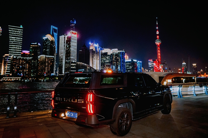 上汽大通6.jpg