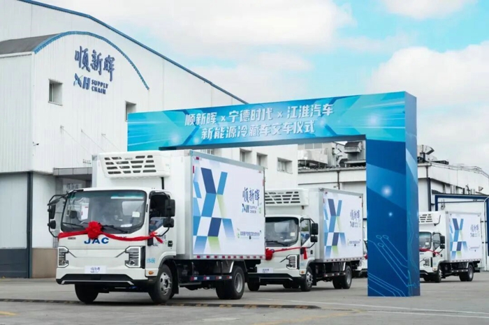 百台江淮新能源定制冷藏车交付顺新晖4.jpg
